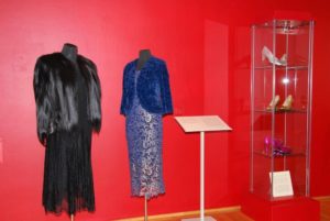 Fragment ekspozycji wystawy Dwanaście dekad mody