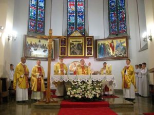 Eucharystia na rozpoczęcie pielgrzymki w kolegiacie wieluńskiej
